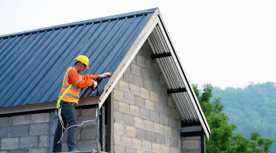 Expert Emergency Roof Repairs services in Harvey, ND